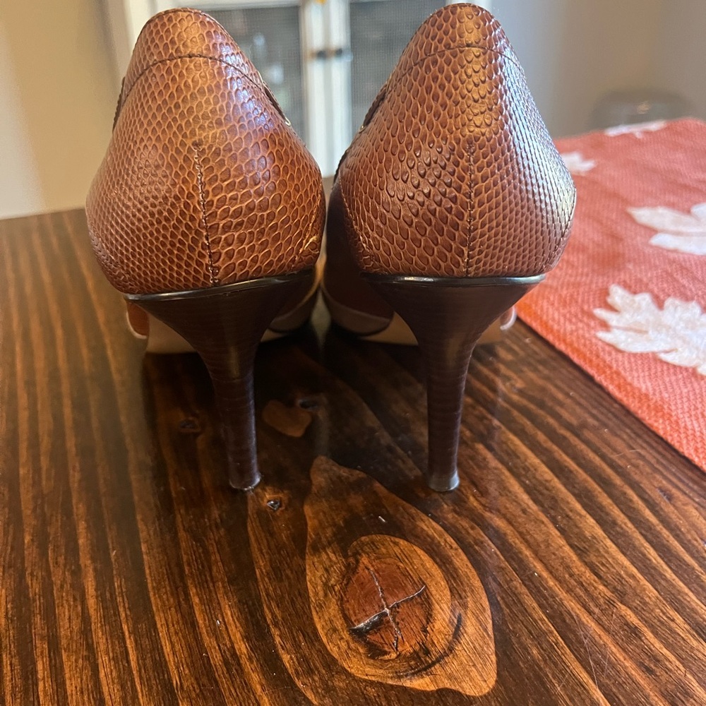 VTG Nine West Brown Tan Textured Pointed-Toe Tassel Heels - Picture 4 of 6